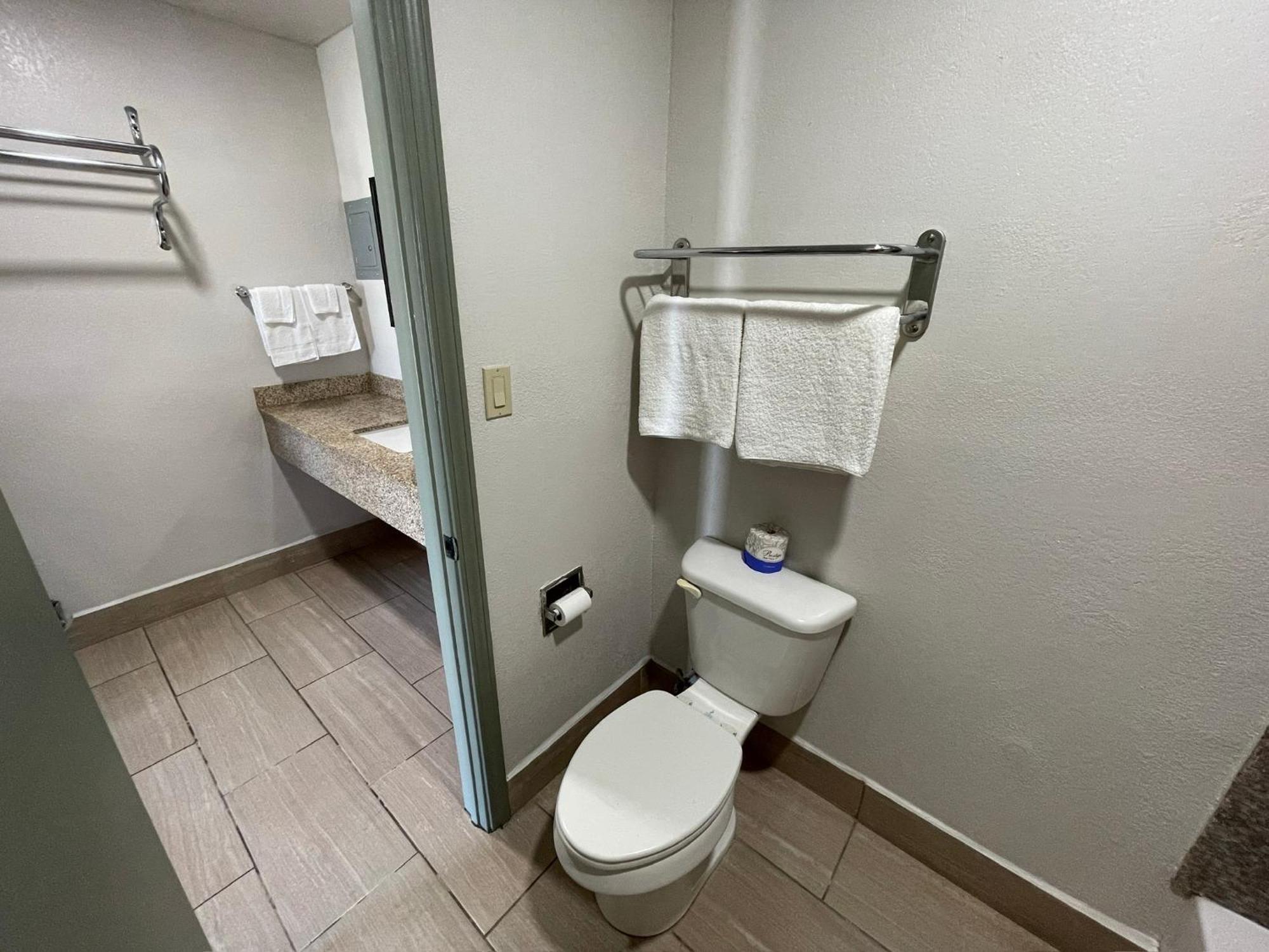 Budget Inn Ada Zewnętrze zdjęcie